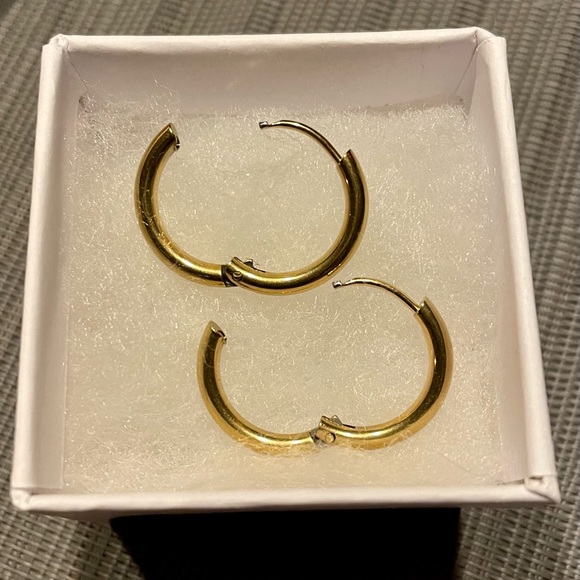 **SOLD**3 FOR $3014K Hinged Minimalist Hoops - Picture 6 of 6